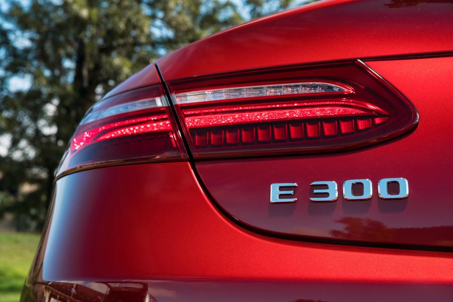 Логотип Mercedes-Benz E300 AMG Line Coupe 2017 года  (AU) (фото 6 из 40)